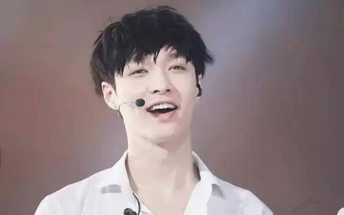 毒舌爆料张艺兴视频大全,揭秘明星背后的真实一面